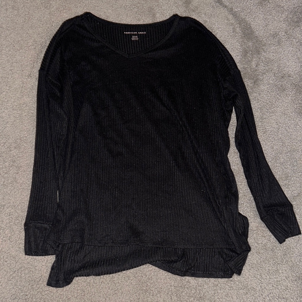 American Eagle V-Neck Ribbed Long Sleeve Shirt